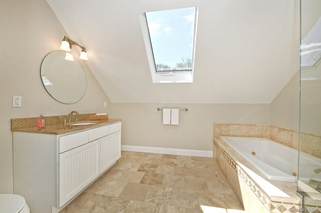 51 Fairfields Lane, Huntington Station, NY 11746