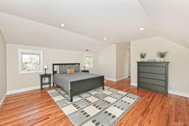 51 Fairfields Lane, Huntington Station, NY 11746