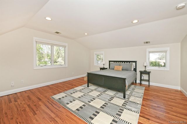 51 Fairfields Lane, Huntington Station, NY 11746