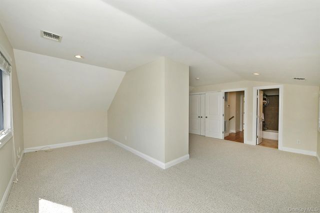 51 Fairfields Lane, Huntington Station, NY 11746