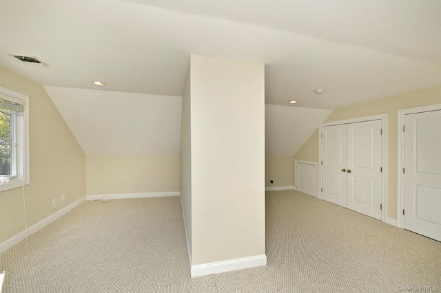 51 Fairfields Lane, Huntington Station, NY 11746