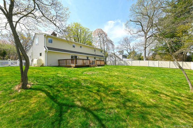 51 Fairfields Lane, Huntington Station, NY 11746