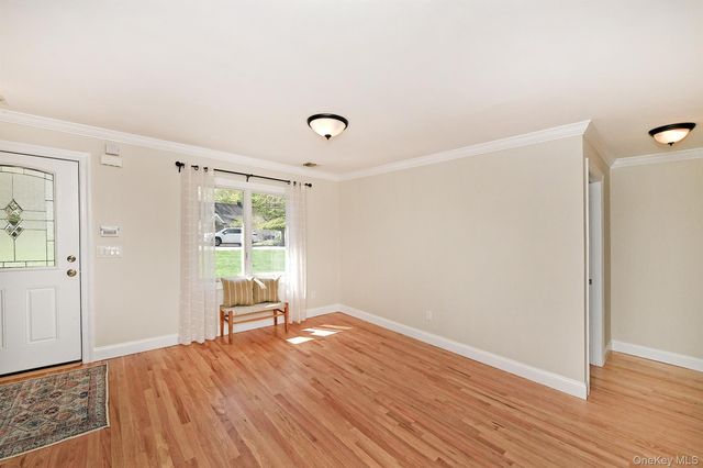 51 Fairfields Lane, Huntington Station, NY 11746