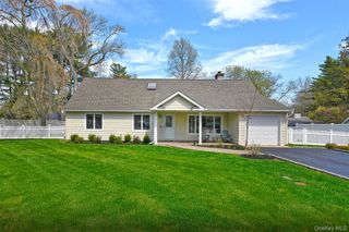 51 Fairfields Lane, Huntington Station, NY 11746