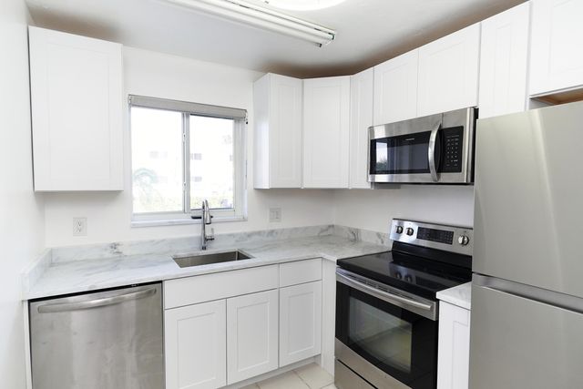 7 Westwood Avenue 102c, Tequesta, FL 33469