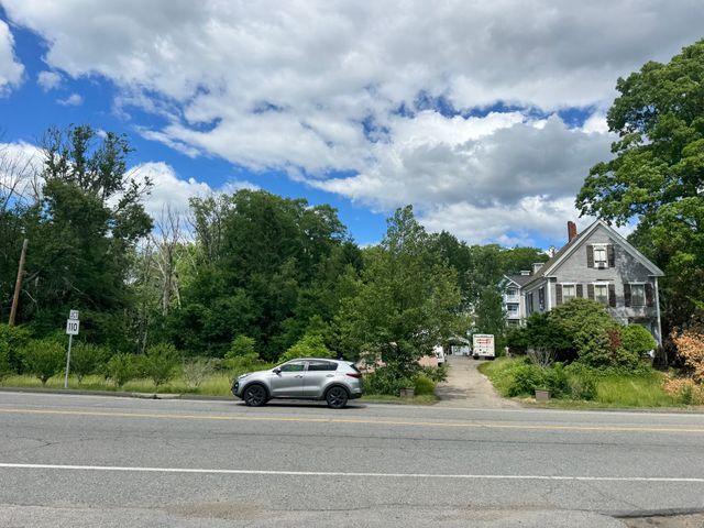 21 Broad St, Merrimac, MA 01860