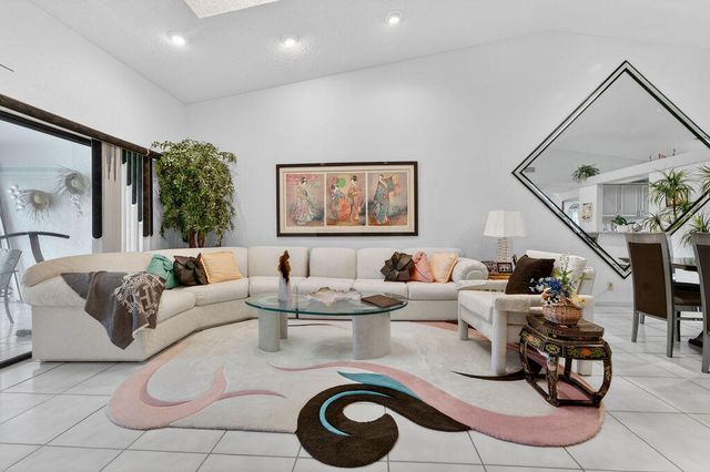 6045 Sunny Pointe Circle, Delray Beach, FL 33484