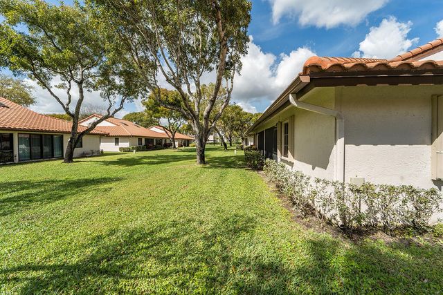 6045 Sunny Pointe Circle, Delray Beach, FL 33484