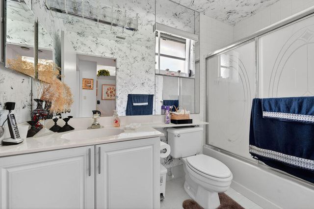 6045 Sunny Pointe Circle, Delray Beach, FL 33484