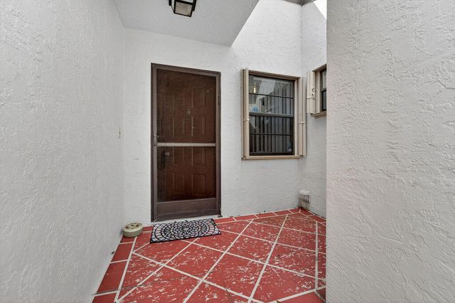 6045 Sunny Pointe Circle, Delray Beach, FL 33484