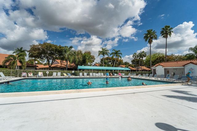 6045 Sunny Pointe Circle, Delray Beach, FL 33484