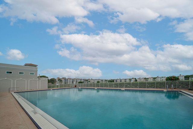 6045 Sunny Pointe Circle, Delray Beach, FL 33484