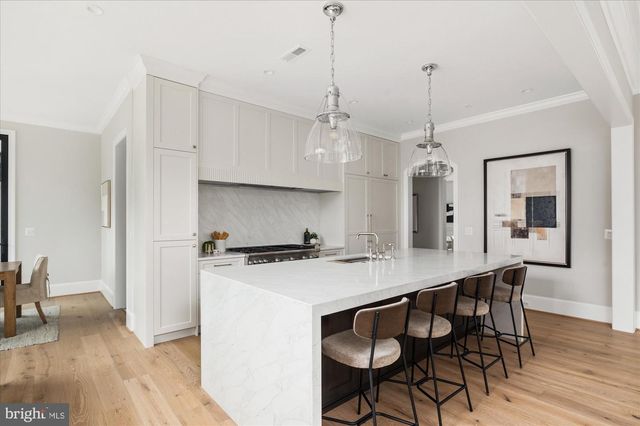 7008 ARBOR LN, Mclean, VA 22101