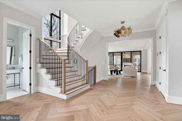 7008 ARBOR LN, Mclean, VA 22101