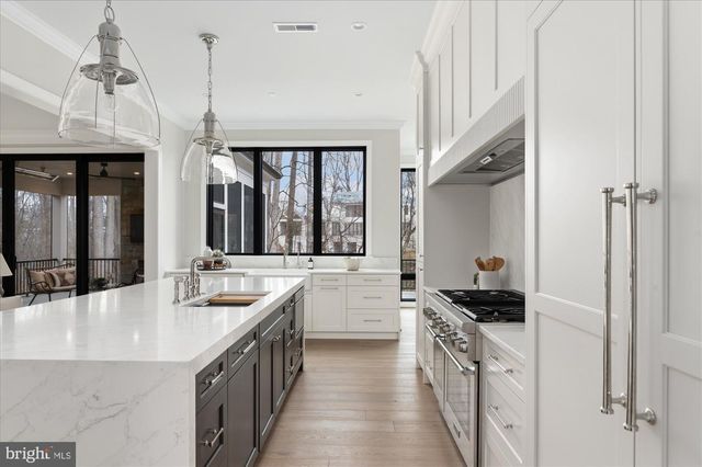 7008 ARBOR LN, Mclean, VA 22101