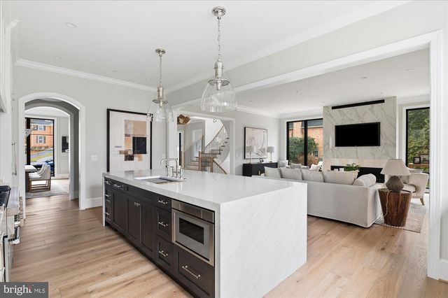 7008 ARBOR LN, Mclean, VA 22101