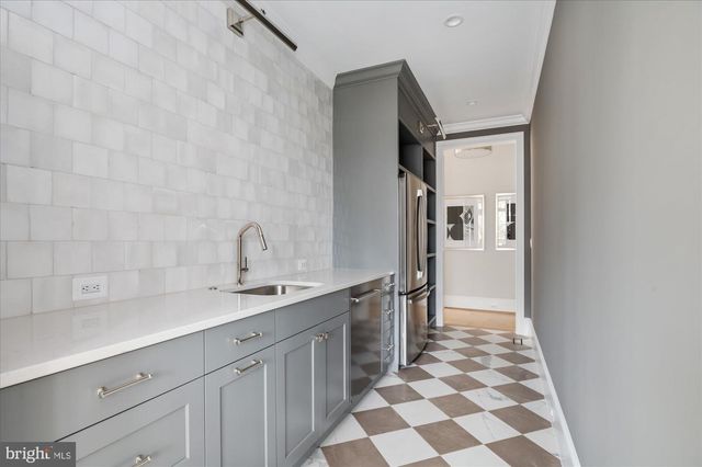 7008 ARBOR LN, Mclean, VA 22101