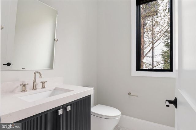 7008 ARBOR LN, Mclean, VA 22101