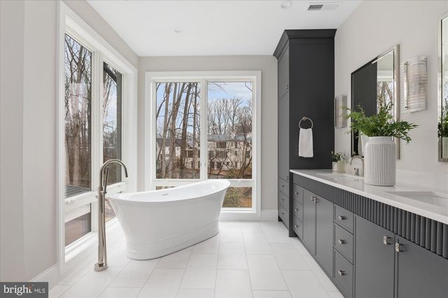 7008 ARBOR LN, Mclean, VA 22101