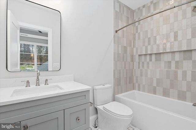 7008 ARBOR LN, Mclean, VA 22101