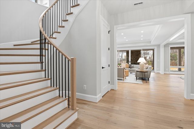 7008 ARBOR LN, Mclean, VA 22101