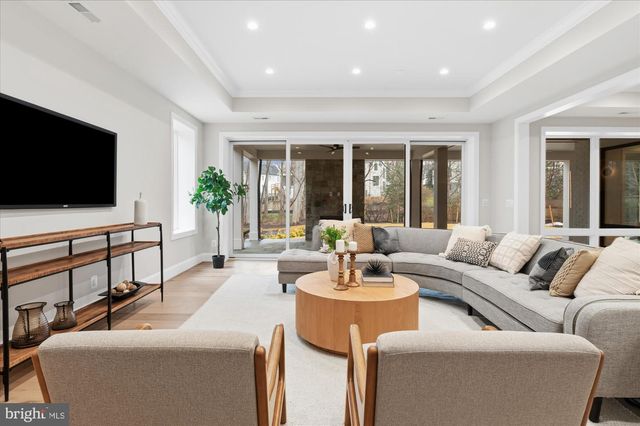 7008 ARBOR LN, Mclean, VA 22101