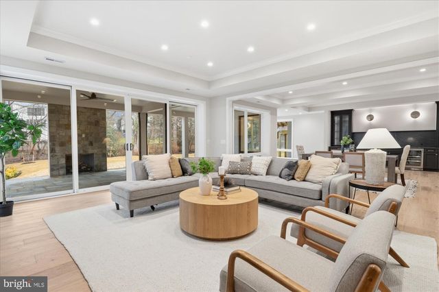 7008 ARBOR LN, Mclean, VA 22101