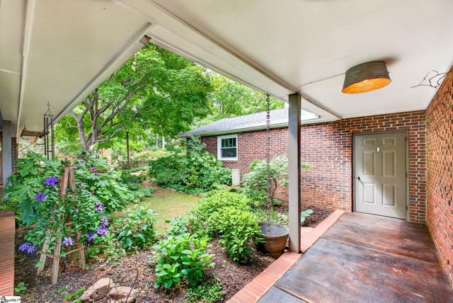 6 Chickasaw Drive, Greenville, SC 29617