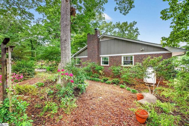 6 Chickasaw Drive, Greenville, SC 29617