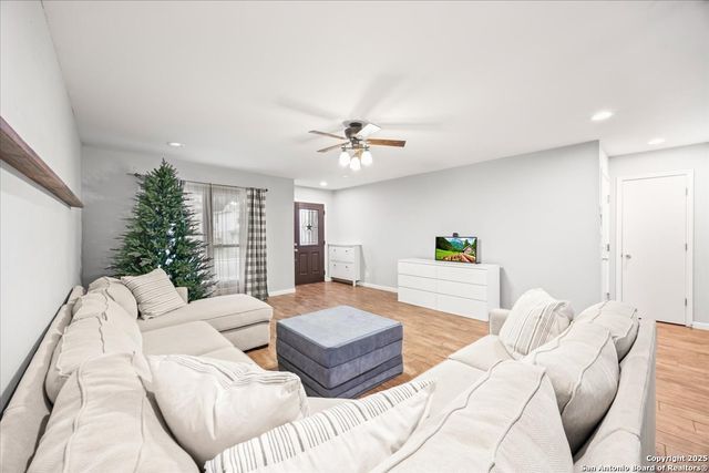 8454 Shooting Quail, San Antonio, TX 78250