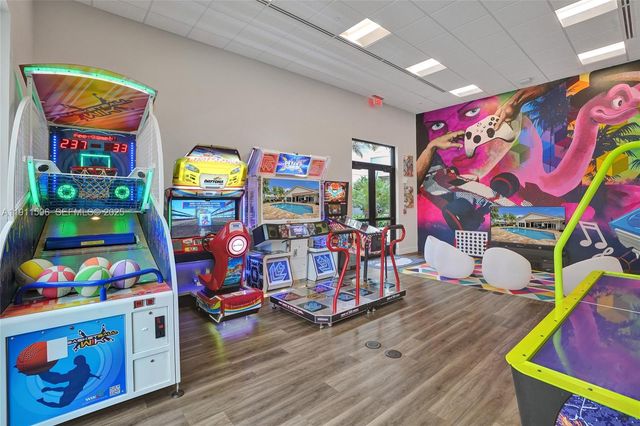 10858 White Aspen Ln, Boca Raton, FL 33428