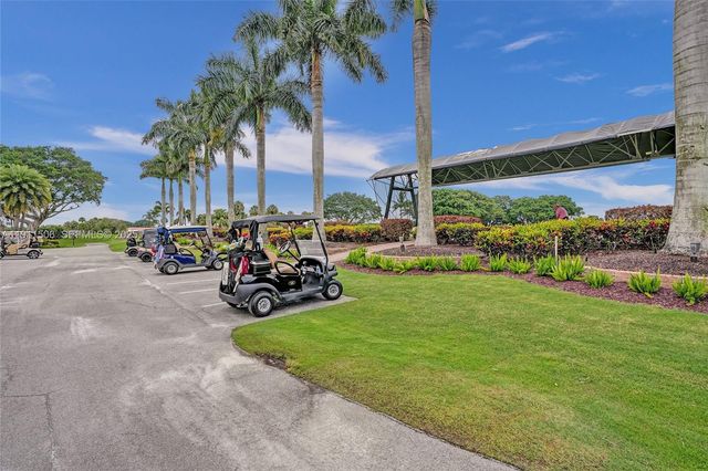 10858 White Aspen Ln, Boca Raton, FL 33428