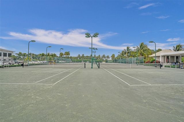 10858 White Aspen Ln, Boca Raton, FL 33428