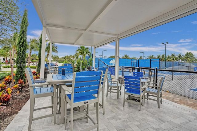 10858 White Aspen Ln, Boca Raton, FL 33428