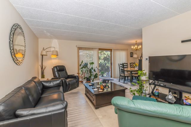 4931 E Circle Drive 103, Crestwood, IL 60418