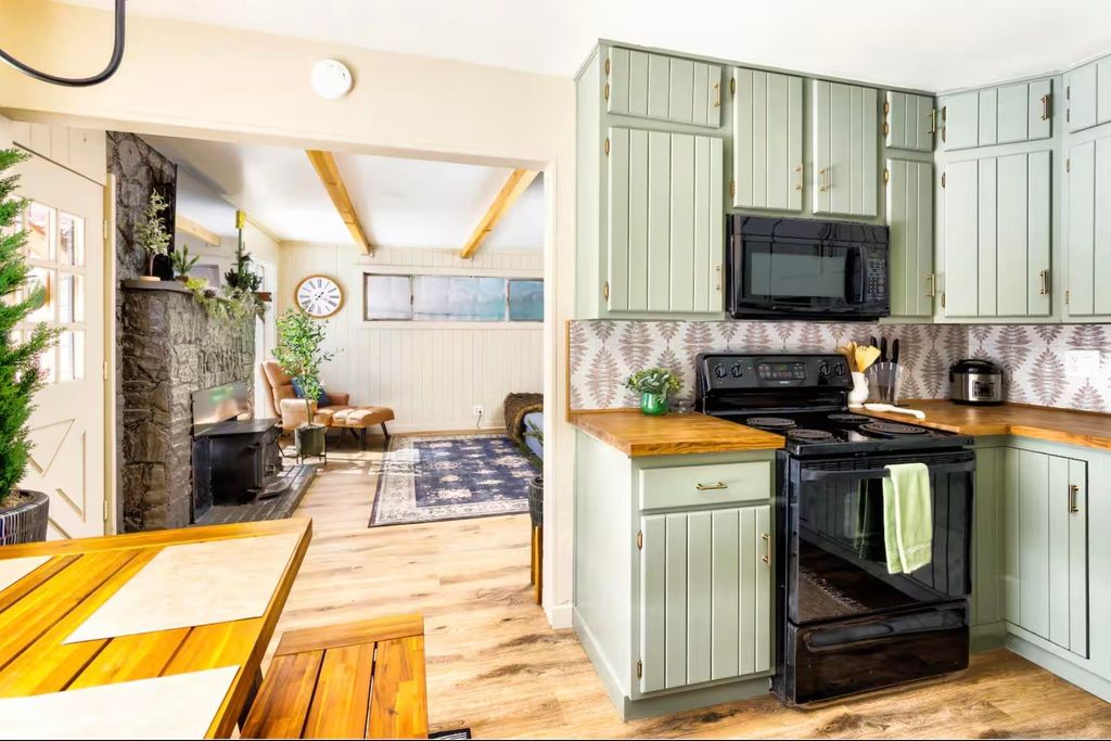 8525 Dolly Varden Avenue, Kings Beach, CA 96143