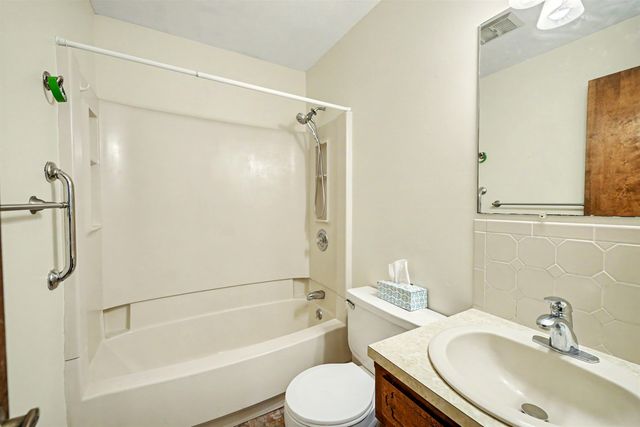 2625 Robin Rd, Salina, KS 67401