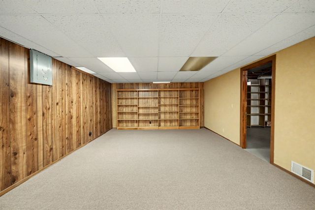 2625 Robin Rd, Salina, KS 67401