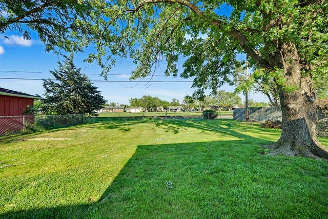 2625 Robin Rd, Salina, KS 67401