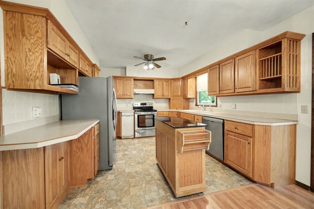 2625 Robin Rd, Salina, KS 67401