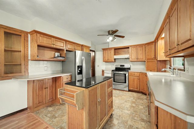 2625 Robin Rd, Salina, KS 67401