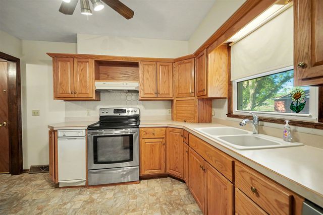 2625 Robin Rd, Salina, KS 67401
