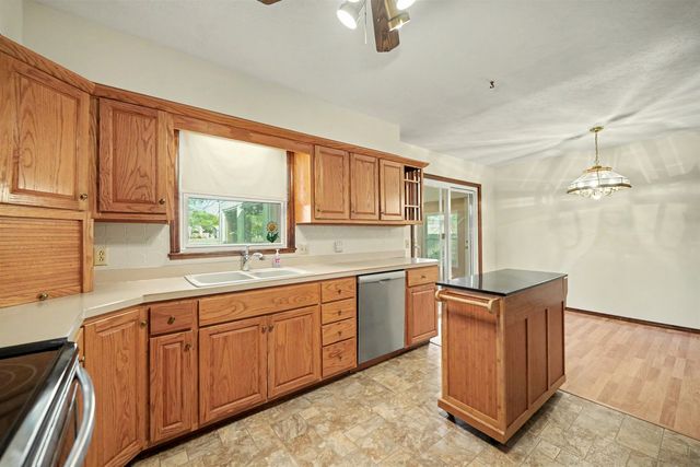 2625 Robin Rd, Salina, KS 67401