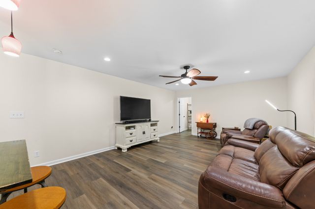 463 White Oak Trl, Spring Hill, TN 37174