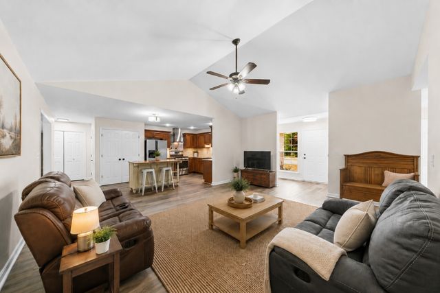 463 White Oak Trl, Spring Hill, TN 37174