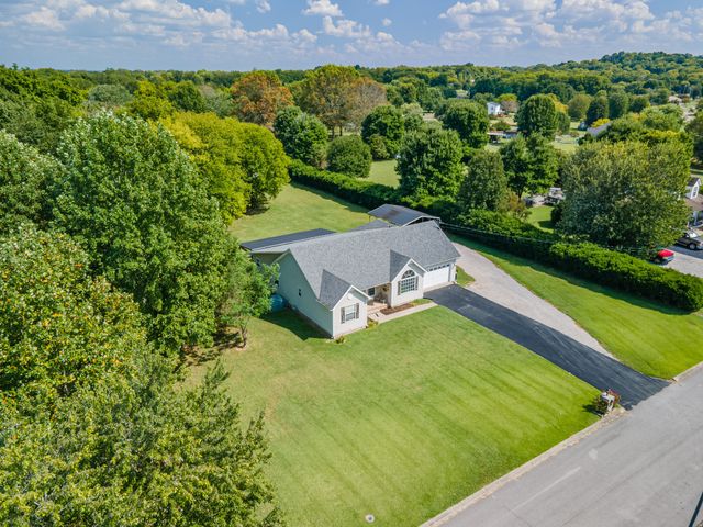 463 White Oak Trl, Spring Hill, TN 37174