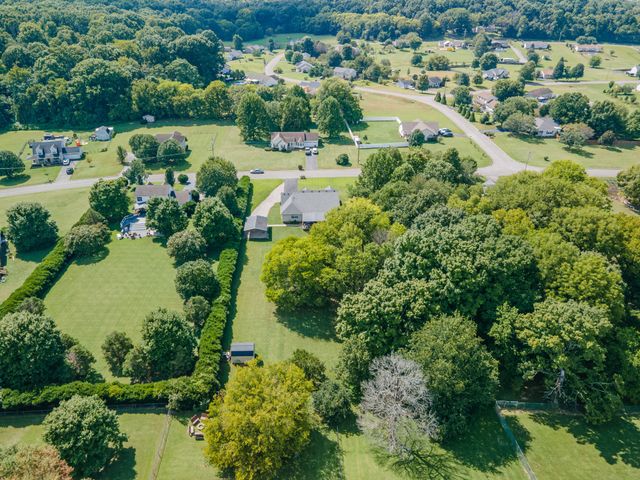 463 White Oak Trl, Spring Hill, TN 37174