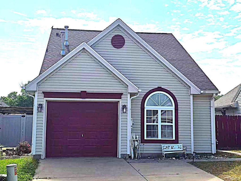 10028 Galleon Court, Evansville, IN 47725