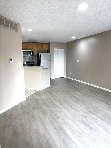 1916 LAKE ATRIUMS CIRCLE 32, Orlando, FL 32839