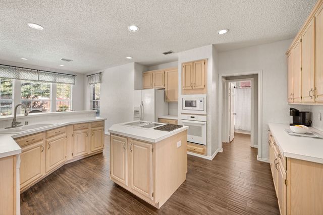 417 Shade Tree Circle, Hurst, TX 76054